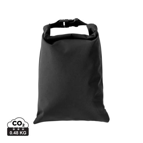 Vous êtes à la recherche d'un sac à lunch pliable qui conserve la fraîcheur de vos aliments et contribue à une planète plus propre ? Le sac-repas pliable Snackstrap AWARE™ RPET est fabriqué à partir de bouteilles en PET recyclées et constitue une alternative intelligente et durable aux sacs à usage unique. Grâce à sa taille ajustable et à sa fermeture hermétique, il garde votre déjeuner frais et délicieux tout au long de la journée. Facile à nettoyer et compact lorsqu'il est plié, il est parfait pour les déplacements. Un choix simple et conscient qui fait une réelle différence. Idéal pour le pain, les légumes et les fruits. Résistant à la congélation. Fabriqué en polyester recyclé avec le traceur AWARE™. 2 % des recettes de chaque produit vendu avec AWARE™ seront reversés à Water.org. Sans PVC.<br /><br />PVC free: true