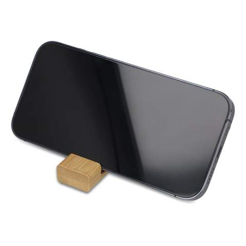 Een compacte en praktische bamboe sleutelhanger die fungeert als telefoonhouder. Ideaal voor handsfree bellen, perfect voor op reis, op het werk of thuis. Het milieuvriendelijke bamboeontwerp voegt een natuurlijk tintje toe aan je accessoires en houdt je telefoon veilig op zijn plaats in een comfortabele kijkhoek. 