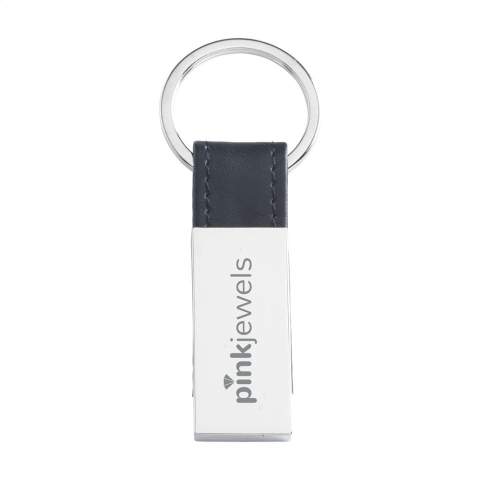 Porte clés robuste en metal et similicuir noir. Sur un porte-clés robuste. Par pièce dans une boîte.