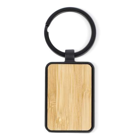 Gardez vos clés élégamment organisées avec notre porte-clés en bambou et métal dans une superbe combinaison de bambou naturel et de finition métallique brossée. Léger mais durable, c'est un moyen écologique de garder vos clés à portée de main.