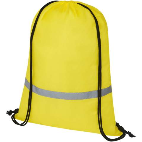 Complete veiligheids- en zichtbaarheidsset voor kinderen van 7 tot 12 jaar. Deze terug-naar-school-weggeefset bevat een reflecterende rugzak met trekkoordsluiting, een veiligheidsvest en een set reflecterende schoenveters. De reflecterende rugzak heeft een groot vak met trekkoordsluiting en is getest en gecertificeerd volgens de norm EN 1150:1999. Het hoge-zichtbaarheidsvest in maat XS is geschikt voor kinderen van 7-12 jaar met een lengte tussen 104-121 cm. Groot decoratiegebied aan de voor- en achterkant van het vest. Op de schouder en de onderste elastische banden zitten klittenbandsluitingen die extra veiligheid bieden en ervoor zorgen dat het vest gemakkelijk is aan te trekken. De elastische banden aan de andere kant zorgen dat het rekbaar is, waardoor het gemakkelijk over dikke jassen te dragen is. Het vest is getest en gecertificeerd volgens de norm EN 1150:1999. Het voldoet ook aan de PBM-richtlijnen voor toepassing beschreven in de verordening (EU) 2016/425 Persoonlijke Beschermingsmiddelen Categorie II. De reflecterende schoenveters zijn 80 cm lang met stevige uiteinden aan beide kanten zodat ze gemakkelijk in elke schoen kunnen worden geplaatst.
