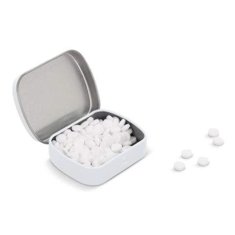 Laissez-vous tenter par l'éclat rafraîchissant des menthes sans sucre. Enfermés dans une boîte élégante, ces petits délices sont le parfait remontant. Faites-en éclater une à tout moment, n'importe où, pour une sensation de menthe qui tient dans votre poche. Fraîcheur, commodité et saveur, le tout dans un emballage compact !