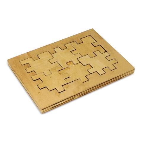 Ce jeu d'esprit durable est un puzzle plat composé de six pièces qui s'assemblent pour former un cube. Fabriqué en bois FSC, il offre un moyen amusant et engageant d'améliorer les capacités de résolution de problèmes tout en constituant un choix de jeu respectueux de l'environnement.