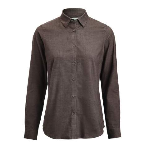 Dit limited edition Corduroy-shirt is gemaakt van een “Micro Cord”-weefsel met een verbeterde textuur, wat resulteert in een zacht, comfortabel gevoel. Het wordt geleverd in drie kleuren met knopen in hoornimitatie en een zachte verborgen button down kraag. Zoals altijd hebben de overhemden van J.Harvest & Frost een splitjuk. Combineer met een casual blazer of een overhemd en je Smart Casual look is compleet.