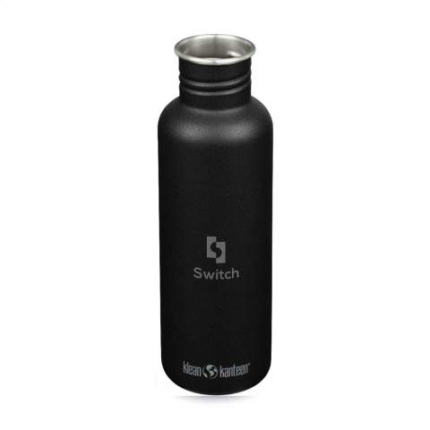 Gourde légère à paroi simple de la marque Klean Kanteen. Cette gourde de haute qualité est fabriquée à partir d'acier inoxydable 18/8 recyclé post-consommation certifié à 90%. Finition avec un revêtement en poudre Klean Coat® résistant aux chocs. Le bouchon à vis étanche est équipé d'un bouchon sport avec bec amovible pour un nettoyage facile et d'un anneau de transport pratique. Ne convient pas aux boissons chaudes et aux boissons gazeuses. Facile à nettoyer. Goût et odeur neutres. Sans BPA, BPDS, phtalates, PVC et métaux lourds. Ce produit passe au lave-vaisselle. Le lavage à la main est recommandé pour préserver l’impression. Cette gourde fine est facile à emporter partout et idéale pour la course, le vélo, la randonnée et le fitness. Favorisez un style de vie actif avec cette fantastique gourde de sport. Capacité 800 ml. Klean Kanteen est Certifié climatiquement neutre, membre de 1% For the Planet et soutient ainsi des organisations environnementales.