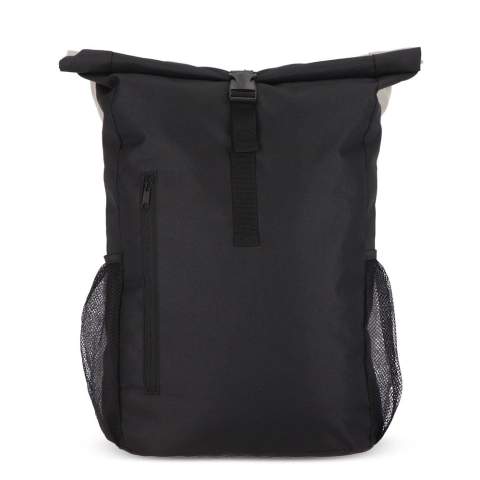 Ce sac à vélo pratique, est fabriqué en PET recyclé. Il est doté d'une poche frontale et supérieure, d'une poignée supérieure, de bretelles amovibles rembourrées et réglables et de deux clips permettant d'accrocher le sac à votre vélo. Les poches latérales en filet sont idéales pour les bouteilles ou les parapluies. 
