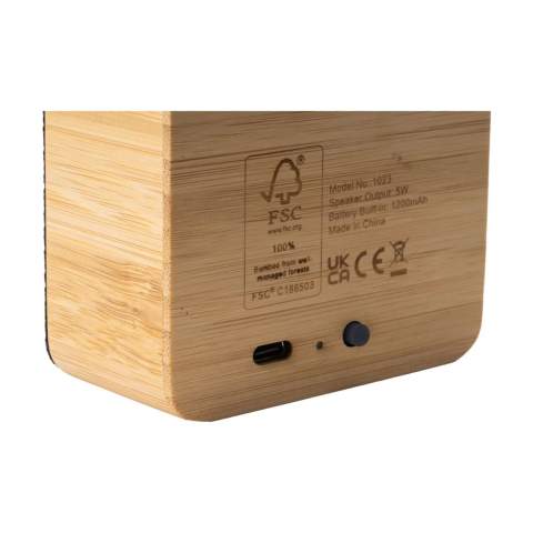 Enceinte sans fil Bluetooth 5 W. Le boîtier est en bambou naturel certifié FSC®  et est doté d'un tissu d'enceinte en RPET. Avec une puissance de 5 W, cette enceinte produit un son clair de qualité. La batterie Li-ion rechargeable intégrée de 1200 mAh garantit une autonomie de lecture jusqu'à 6 heures (volume à 75%) avec une charge complète. Portée sans fil jusqu'à 10 mètres. Facile à utiliser et compatible avec les smartphones et tablettes les plus courants. Sortie : 5 W. Comprend un câble de charge avec connexion USB-C et un mode d'emploi. Chaque article est fourni dans une boite individuelle en papier kraft marron.