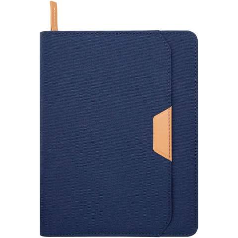 The Nomumi A5 portfolio with rounded corners is a handy office essential made of recycled plastic. Featuring 64 cream coloured 80 g/m2 lined sheets, a zipper closure, pen loop, and an accordion pocket.