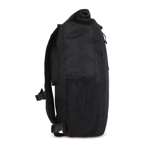 Ce sac à vélo pratique, est fabriqué en PET recyclé. Il est doté d'une poche frontale et supérieure, d'une poignée supérieure, de bretelles amovibles rembourrées et réglables et de deux clips permettant d'accrocher le sac à votre vélo. Les poches latérales en filet sont idéales pour les bouteilles ou les parapluies. 
