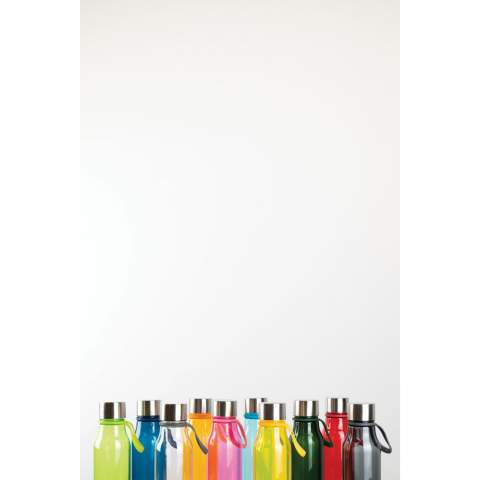 Waterfles van BPA-vrij kunststof. Met de lus aan het deksel is de fles eenvoudig aan bijvoorbeeld een hometrainer te hangen. Daarnaast past de fles in de meeste bekerhouders en is eenvoudig schoon te maken. Geschikt om te bedrukken.<br /><br />HoursHot: 2<br />HoursCold: 4