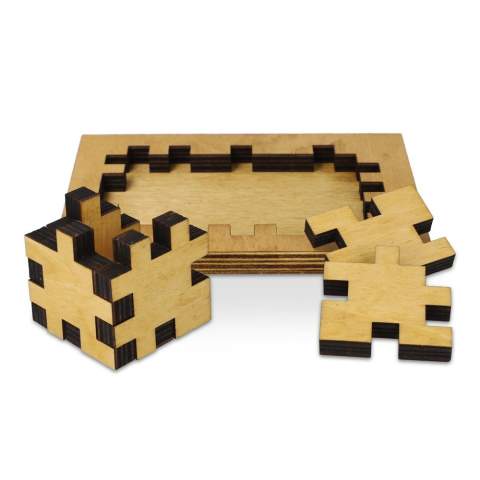 Ce jeu d'esprit durable est un puzzle plat composé de six pièces qui s'assemblent pour former un cube. Fabriqué en bois FSC, il offre un moyen amusant et engageant d'améliorer les capacités de résolution de problèmes tout en constituant un choix de jeu respectueux de l'environnement.