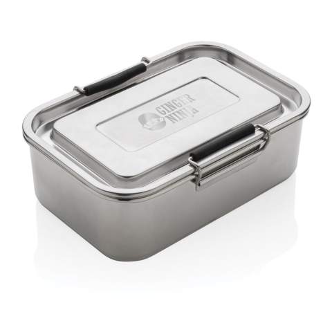This rock solid and leak proof lunch box with 2 clip closures is made with 95% recycled stainless steel! It keeps your favourite meals fresh and tasty for a long time. Timeless design and durable material make this lunch box the ideal companion at school or in the office. The stainless steel lunch box is easy to clean, but should not be put in the dishwasher or used in the microwave. Made with RCS (Recycled Claim Standard) certified recycled materials. An RCS certification ensures a completely certified supply chain of the recycled materials. Total recycled content based on item weight. For cold foods only. Capacity 0,8 litre. Including FSC®-certified kraft packaging.