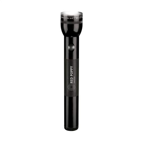 Grande lampe torche en aluminium de qualité avec faisceau LED lumineux puissant. Fabriqué en aluminium spécial aviation, anti-choc. Faisceau lumineux puissant allant jusqu'à 412 mètres. 168 lumen. Peut fonctionner jusqu'à 80h sur 3 piles. Livrée sans les 3 piles D-Cell. Ceux-ci sont disponible séparément (nr. 0927). Dim. Ø 5,5 x 32 cm. Avec une garantie MagLite à vie. Par pièce dans une boîte.