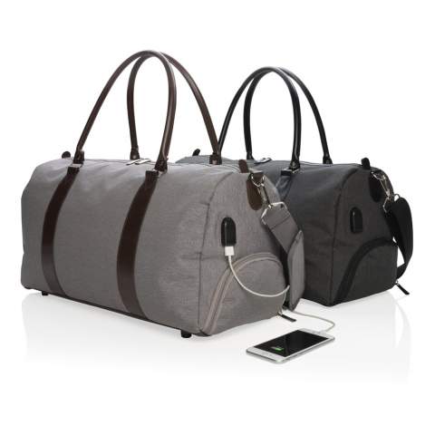 Modern and minimalist 600D polyester weekend bag with PU handles & comfortable shoulder strap. Large main compartment with plenty of room for your weekend necessities or sports gear. Connect your powerbank easily to the integrated USB A charging port and charge your phone or tablet whilst on the go. Also comes with quick access pocket on the right. PVC free.<br /><br />PVC free: true