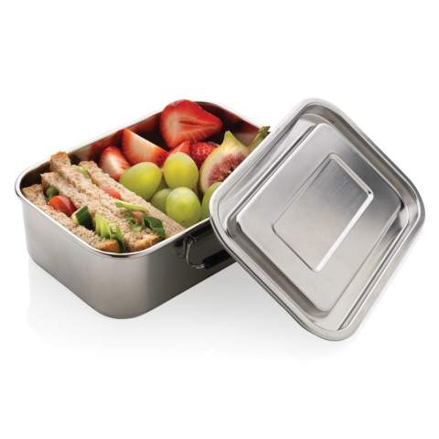This rock solid and leak proof lunch box with 2 clip closures is made with 95% recycled stainless steel! It keeps your favourite meals fresh and tasty for a long time. Timeless design and durable material make this lunch box the ideal companion at school or in the office. The stainless steel lunch box is easy to clean, but should not be put in the dishwasher or used in the microwave. Made with RCS (Recycled Claim Standard) certified recycled materials. An RCS certification ensures a completely certified supply chain of the recycled materials. Total recycled content based on item weight. For cold foods only. Capacity 0,8 litre. Including FSC®-certified kraft packaging.
