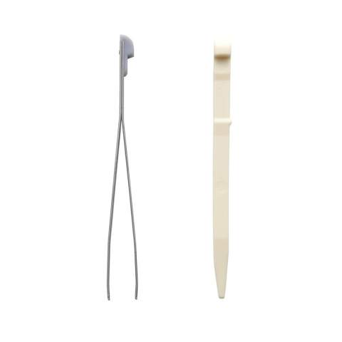 Origineel Zwitsers zakmes uit de Officiersserie van Victorinox met ABS heft, tussenplaten van hard-geadoniseerd aluminium en tools van 100% gerecycled staal. 5-delig met 8 functies: mes, combinatietool met blikopener, flesopener, draadstripper, schroevendraaier, sleutelring, pincet en tandenstoker. Inclusief gebruiksaanwijzing en met levenslange garantie op materiaal- en fabricagefouten. Victorinox staat wereldwijd symbool voor hoogwaardige kwaliteit, betrouwbaarheid, functionaliteit en perfectie. Op het bezit en/of dragen van messen of multitools in het openbaar kunnen lokale regels van toepassing zijn. Per stuk in doosje.