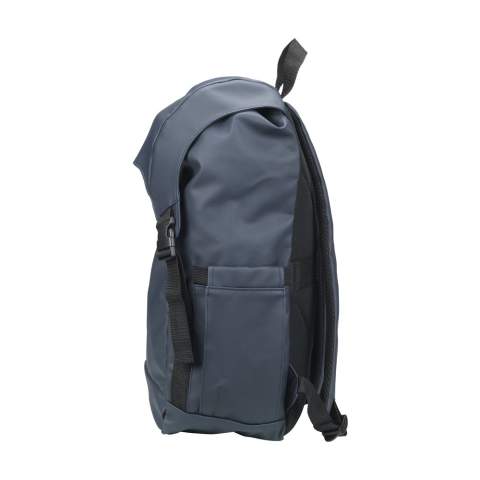 Sac à dos très spacieux en polyester souple, hydrofuge et 100 % recyclé. Ce sac à dos comporte un compartiment principal très spacieux avec un compartiment séparé pour ordinateur portable (jusqu'à 15,6 pouces), une poche zippée supplémentaire sur le côté et une poche pour une bouteille d'eau. Les bretelles et le dos réglables sont dotés d'un filet respirant et d'une mousse pour un plus grand confort de portage. Finition soignée et doublure en polyester 210D 100 % recyclé. Il est équipé d'un cordon de serrage, d'un rabat avec boutons-pression et d'un élément réfléchissant pour une meilleure visibilité dans l'obscurité. Parfait comme sac de sport, avec beaucoup d'espace pour les vêtements et les chaussures, mais aussi comme sac de voyage ou sac d'école. Certifié GRS. Matière recyclée totale : 73%. Capacité 650 ml. Capacité env. 20 litres.