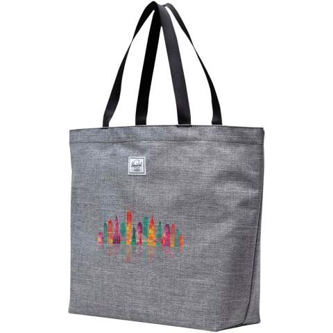 Schlichtes Design, recycelte Materialien – dieser Alltagsheld ist eine Tragetasche, die alles mitmacht. Die Tasche besteht aus EcoSystem™ 600D-Gewebe und Innenfutter, beides aus 100 % recycelten Wasserflaschen. Die Tragetasche hat einen Schnappverschluss aus Metall und glatte Tragegriffe aus Gurtband für optimalen Tragekomfort. 