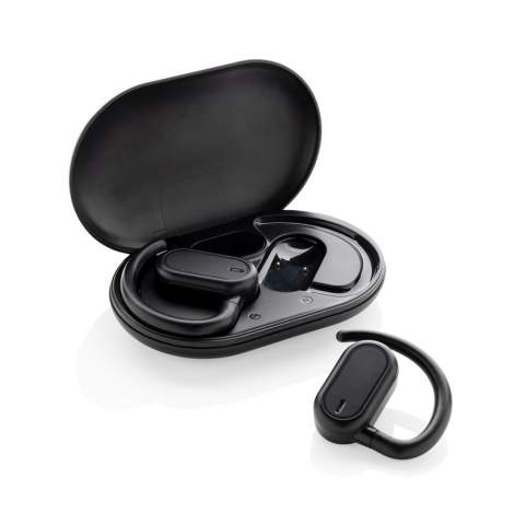 Ecouteurs sans fil au design unique, fabriquées en ABS recyclé certifié RCS (Recycled Claim Standard). Les écouteurs ne pénètrent pas dans l'oreille mais sont portés sur l'oreille, ce qui vous permet d'entendre votre environnement tout en écoutant de la musique. Contenu recyclé total : 58 % sur la base du poids total de l'article. La certification RCS garantit une chaîne d'approvisionnement entièrement certifiée pour les matériaux recyclés. Les écouteurs parfaitement adaptés sont dotés d'une batterie de 30 mAh et peuvent être rechargés dans l'étui de charge de 200 mAh en 1,5 heure. La durée d'écoute à volume moyen est d'environ 5 heures. Avec BT 5.3 pour une connexion optimale. Distance de fonctionnement jusqu'à 10 mètres. Avec micro et écouteur. Câble de chargement en TPE recyclé certifié RCS inclus. Emballé dans un emballage kraft FSC® mix. Article et accessoires 100% sans PVC.<br /><br />PVC free: true