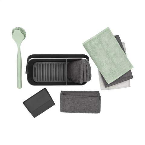 Kit de nettoyage en plastique Brabantia pour le plan de travail ou le placard de cuisine. Vous avez ainsi tous vos accessoires de nettoyage à portée de main. Comprend : • un bac avec 3 éponges en microfibre (16 x 22 cm), 2 chiffons de nettoyage en microfibre (25 x 30 cm) de différentes couleurs pour différentes tâches • un grattoir multifonctionnel pour les assiettes, plats et casseroles, plan de travail et évier • brosse à vaisselle avec grattoir intégré pour éliminer les résidus tenaces • séparateur flexible • grande poignée ergonomique, également pour suspendre votre chiffon de nettoyage • bac d'égouttage pour recueillir l'eau et permettre l'aération • dessous antidérapant. Un super ensemble pour un nettoyage rapide. Fabriqué à partir de 64% de matériaux recyclés. Recyclable à 82%. Avec 5 ans de garantie fabricant. Emballé par set.