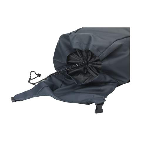 Sac à dos très spacieux en polyester souple, hydrofuge et 100 % recyclé. Ce sac à dos comporte un compartiment principal très spacieux avec un compartiment séparé pour ordinateur portable (jusqu'à 15,6 pouces), une poche zippée supplémentaire sur le côté et une poche pour une bouteille d'eau. Les bretelles et le dos réglables sont dotés d'un filet respirant et d'une mousse pour un plus grand confort de portage. Finition soignée et doublure en polyester 210D 100 % recyclé. Il est équipé d'un cordon de serrage, d'un rabat avec boutons-pression et d'un élément réfléchissant pour une meilleure visibilité dans l'obscurité. Parfait comme sac de sport, avec beaucoup d'espace pour les vêtements et les chaussures, mais aussi comme sac de voyage ou sac d'école. Certifié GRS. Matière recyclée totale : 73%. Capacité 650 ml. Capacité env. 20 litres.