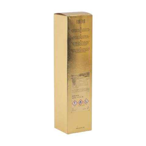Geurstokjes van het merk Janzen, in de geur Euphoria. Via de speciale houten stokjes krijgt je favoriete parfum de kans zich te verspreiden door het huis. Geschikt voor elke gewenste kamer: van slaapkamer tot toilet, van kantoor tot keuken. Bepaal met het aantal stokjes zelf de geurintensiteit. Verschillende werelden komen samen in dit rijke aromatische parfum. Laat je verleiden en de warme amber je meenemen op een Oosterse reis. Een spectaculaire combinatie met de zuiverende en verhelderende werking van bitterzoete grapefruit. Samengebundeld met zachte noten van mint, rabarber en viooltjes. Dit flacon van glas is gevuld met 200 ml parfumolie en wordt geleverd inclusief stokjes. Per set in een geschenkdoos. Per set in doos.