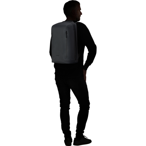 Ontdek Coatify Biz, de perfecte unisex rugzak met waterafstotende coating voor de moderne pendelaar. Kies voor het strakke afgeronde design of de rolltop uitvoering. Het zachte kleurenpalet is helemaal on-trend en de meerdere vakken helpen je al jouw spullen georganiseerd mee te nemen. Maak je klaar om in stijl te vergaderen of de stad te verkennen met Coatify Biz.