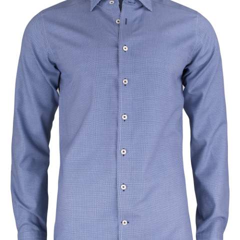 Blauw/wit patroon shirt. Een dubbele 100's jacquard stof, met een mooi modern micro-patroon. Combineer het met het volledige pak of een meer ontspannen look samen met jeans, hoe dan ook, het zal je goed van pas komen. Onze nieuwe ontwikkelde stof is gemaakt met een mechanische stretch voor een beter comfort. De mechanische stretch is een nieuwe innovatieve manier om comfort te geven aan een 100% natuurlijke compacte katoenen stof. Het geeft een natuurlijke elasticiteit aan het hemd van maximaal 12% bewegingbereikbaarheid. Dit hemd is ook nog steeds non-iron.