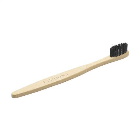WoW! Deze tandenborstel is gemaakt van bamboe. Met meer dan een miljard tandenborstels die elk jaar worden weggegooid en eindigen in oceanen en op stortplaatsen, zijn deze bamboe borstels een geweldig alternatief voor de typische plastic versie. Bamboe is hernieuwbaar en biologisch afbreekbaar. Poets je tanden op een duurzame manier.  De bamboe tandenborstel is industrieel composteerbaar. Per stuk in kraft doos.