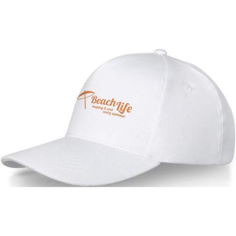 De Doyle 5 panel cap - een tijdloos ontwerp om je collectie hoofddeksels te verbeteren. Met zijn voorgebogen vizier combineert deze pet klassieke esthetiek met essentiële bescherming tegen de zon. De geborduurde oogjes van de pet bieden optimale ventilatie, zodat je koel en rustig blijft tijdens buitenactiviteiten. Ontworpen voor een comfortabele pasvorm met een hoofdomtrek van 58 cm. De metalen gespsluiting kan moeiteloos worden versteld, voor de perfecte pasvorm.Gemaakt van 260 g/m² zwaar geborsteld katoenen twill.