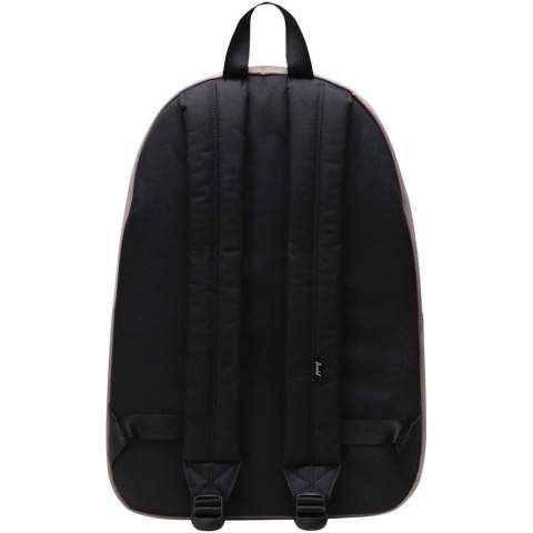 Préparez-vous pour votre prochaine escapade avec le sac à dos Herschel Classic™, offrant suffisamment d'espace pour tous vos effets personnels. Le sac à dos est conçu de manière experte avec des matériaux EcoSystem™, ce qui vous permet de partir à l'aventure en toute conscience. Le tissu 600D est magistralement fabriqué à partir de bouteilles d'eau post-consommation 100 % recyclées. À l'intérieur du sac à dos, vous découvrirez une housse flottante rembourrée, offrant un ajustement sûr pour votre ordinateur portable 15"/16". Les bretelles réglables et rembourrées assurent le confort pendant les longs trajets. Le sac à dos est conçu avec une poche séparée pour bouteille d'eau et une poche frontale, vous permettant de stocker facilement des objets plus petits. Avec une capacité volumineuse de 26 litres, le sac à dos Herschel Classic™ est le compagnon idéal pour toute aventure. 