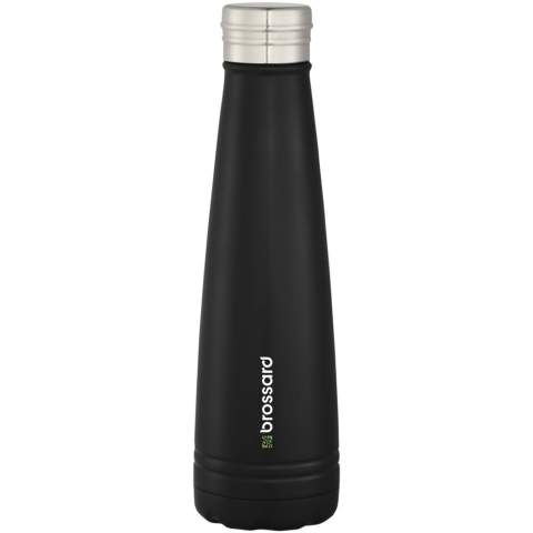 Le bidon Duke est en acier inoxydable à double paroi 18/8 avec isolation par le vide. La paroi intérieure est plaquée de cuivre pour une conductivité optimale pour garder les boissons chaudes pendant 12 heures et froides pendant 48 heures. La capacité est de 500 ml. Présenté dans une boîte cadeau Avenue.