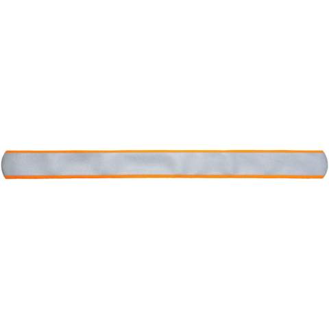 Dieses Slap Wrap ist mit einer Textilfolie überzogen und in verschiedenen frischen Farben erhältlich. Slap Wraps bieten eine 360°-Sichtbarkeit bei Dunkelheit und sind ideal für die Übermittlung von Werbebotschaften. Durch die Verwendung dieser zertifizierten Slap Wraps machen Sie die Verkehrssicherheit zu einem Merkmal Ihrer Marke. Ein Slap Wrap ist ein länglicher Reflektor mit einer speziell entwickelten, eingeschweißten Feder im Inneren. Mit einem leichten Schlag lässt er sich leicht um den Arm oder Knöchel wickeln. Erhältlich in verschiedenen Farben. Die Materialien wurden gemäß der SVHC (Substances of Very High Concern) REACH-Kandidatenliste getestet und sind frei von Phthalaten. Die Slap Wraps sind CE-geprüft und zugelassen nach EN 17353 Typ B 2. Wird mit einem Informationsblatt geliefert.