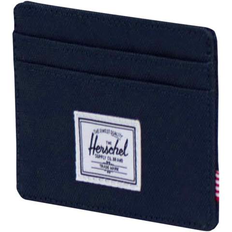 Mince et simple. Cartes de voyage, cartes bancaires, pièces d'identité : quand c'est tout ce dont vous avez besoin, c'est ici que ça se passe. Le porte-cartes est fabriqué à partir de tissu et de doublure EcoSystem™ 600D, tous deux fabriqués à partir de bouteilles d'eau post-consommation 100 % recyclées. Il est doté d'une couche de blocage RFID pour protéger les données des cartes, de plusieurs fentes pour cartes et d'une pochette de rangement. 