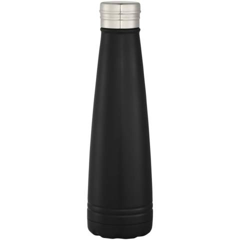 Le bidon Duke est en acier inoxydable à double paroi 18/8 avec isolation par le vide. La paroi intérieure est plaquée de cuivre pour une conductivité optimale pour garder les boissons chaudes pendant 12 heures et froides pendant 48 heures. La capacité est de 500 ml. Présenté dans une boîte cadeau Avenue.