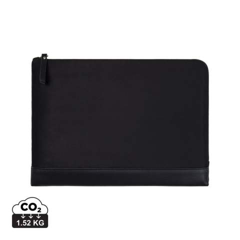 Protégez votre ordinateur portable avec style grâce à cette élégante pochette matelassée. Elle est dotée d'une fermeture à glissière extra-longue pour un accès facile. À l'intérieur, une poche pratique pour les petits objets. Remarque : les dimensions de l'écran peuvent différer de celles de l'ordinateur portable. La série Marlow est fabriquée en faux daim recyclé avec des détails en PU et une doublure en polyester recyclé. Finitions en argent. Certifié par RCS (Recycled Claim Standard), la certification RCS garantit que l'ensemble de la chaîne d'approvisionnement en matériaux recyclés est certifiée. Le contenu recyclé total est basé sur le poids total du produit. Ce produit contient 49 % de polyester recyclé certifié RCS et 3 % de polyuréthane recyclé certifié RCS.<br /><br />FitsLaptopTabletSizeInches: 16.0