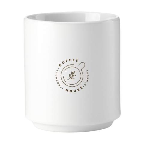 Stapelbarer Becher ohne Henkel in einem zeitlosen Design. Aus hochwertiger Keramik. Spülmaschinenfest. Der Druck ist spülmaschinengeprüft und zertifiziert: EN 12875-2. Fassungsvermögen 200 ml. NOTIZ: Der weiße Becher kann nicht mit einer Lasergravur versehen werden, da diese nicht ausreichend sichtbar ist.