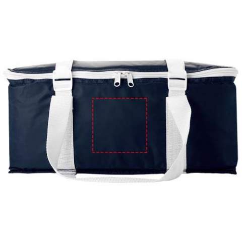 Große Kühltasche für bis zu 12 Dosen. Mit dem Tragegurt kann ein Handtuch transportiert werden.