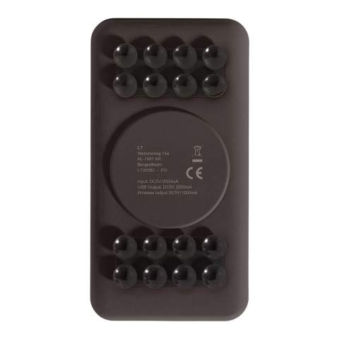 Platte draadloze powerbank met rubberized finish en een capaciteit van 4.000mAh. Door de zuignappen op de powerbank blijft de telefoon verbonden met het draadloos laadgebied. Er kan ook gebruik worden gemaakt van de bijgeleverde kabel om de telefoon op te laden.