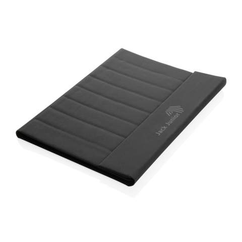 Halten Sie all Ihre wichtigen Arbeitsutensilien organisiert mit diesem wunderschönen A4 Aware™ RPET-Portfolio mit Magnetverschluss. Im Inneren finden Sie 1 großes Fach, 2 zusätzliche Taschen und eine Stiftschlaufe. Inklusive Notizblock aus FSC-Recyclingpapier. Der Notizblock enthält 20 Blatt cremefarbenes, liniertes Recyclingpapier mit 70 gr/m². Innen und außen 100% recyceltsr Polyester. Mit AWARE™ Tracer, der tatsächliche echte Verwendung von recycelten Materialien validiert. Weiterhin werden 2% des Erlöses jedes verkauften Impact-Produkts an Water.org gespendet PVC-frei.<br /><br />NotebookFormat: A4<br />NumberOfPages: 20<br />PaperRulingLayout: Linierte Seiten