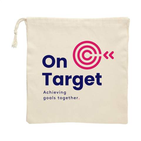 Houten werpspel, ook bekend als Fins kegelspel. Wie haalt als eerste de vereiste 50 punten? Dit Finse, outdoor gezelschapsspel vereist vaardigheid, precisie en strategisch inzicht. Leuk om te spelen op de camping of op het strand. Geschikt voor jong en oud. De 13-delige set wordt geleverd in een katoenen zak. Inclusief spelregels. Per stuk in kraft doos.
