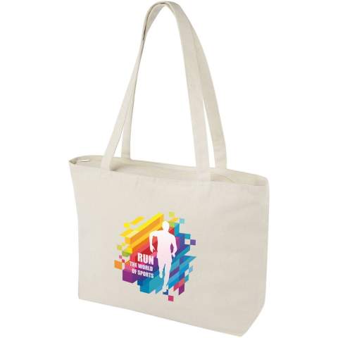 Le design épuré du Ningbo donne à ce sac shopping de grandes surfaces d'impression et constitue donc une option fantastique pour les réunions, les conventions et les salons professionnels. Le sac shopping est en coton de 320 g/m², ce qui le rend extrêmement solide et adapté au transport d'objets lourds. Le sac se ferme à l'aide d'une fermeture zippée, ce qui permet de bien protéger son contenu. Avec ses poignées de 31,5 cm de long, le sac shopping Ningbo est facile à porter à l'épaule. Peut supporter jusqu'à 10 kg. 