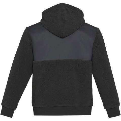 De Evans sherpa fleece is gemaakt van GRS gerecycled polyester, met een contraststof van 100% GRS gerecycled nylon, voor een modern tintje en minder impact op het milieu. Dit fleecejack heeft een iets oversized pasvorm voor een relaxte look. De 1/4 rits middenvoor, compleet met capuchon, biedt bedekking op maat voor veranderende weersomstandigheden. Of je nu het buitenleven verkent of gewoon lekker thuis zit, de Evans unisex sherpa fleece belooft ongeëvenaard comfort en moderne stijl.
