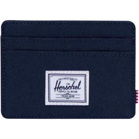 Mince et simple. Cartes de voyage, cartes bancaires, pièces d'identité : quand c'est tout ce dont vous avez besoin, c'est ici que ça se passe. Le porte-cartes est fabriqué à partir de tissu et de doublure EcoSystem™ 600D, tous deux fabriqués à partir de bouteilles d'eau post-consommation 100 % recyclées. Il est doté d'une couche de blocage RFID pour protéger les données des cartes, de plusieurs fentes pour cartes et d'une pochette de rangement. 