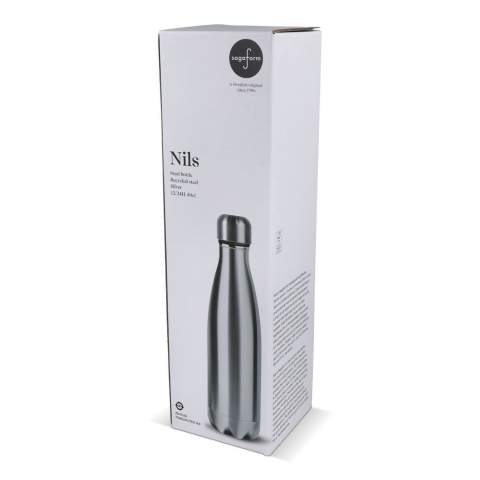 De Sagaform Nils stalen fles in chroom is een elegante thermosfles van gerecycled staal met een exclusieve glanzende afwerking. Dankzij de dubbele wanden en koperen coating blijft je drankje tot 24 uur koud of 12 uur warm, zonder condensatie. Perfect geschikt voor lasergravure. Handwas aanbevolen. Geleverd in een geschenkdoos 
