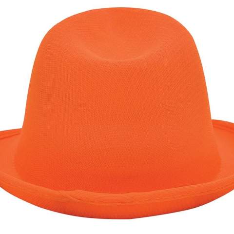 Geïnspireerd op de iconische look van de gangsters uit de jaren '20, combineert deze maffia hoed klassieke elegantie met zomerse flair. Perfect voor themafeesten of festivals. Voeg een gekleurde band toe boven de rand van de hoed met bijvoorbeeld een leuke boodschap of logo. De hoed heeft een hoofdomtrek van 58 cm. 