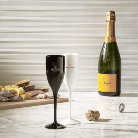 Verre à champagne de luxe réutilisable en polycarbonate. Pratiquement incassable. Le verre en plastique a un aspect chic et festif et attire l'attention lors d'événements, de mariages et de fêtes de jardin. Le verre peut être lavé au lave-vaisselle. Le lavage à la main est recommandé pour préserver l’impression. Capacité de 150 ml. Fabriquée en Europe.