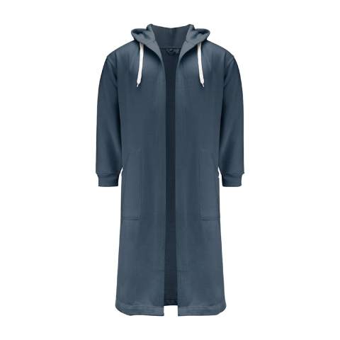 Le Badrock de Kosta Linnewäfveri en taille L/XL est sa propre variante de la robe de bain traditionnelle ! Le Badrock est une magnifique veste hybride fabriquée dans un tissu dit "collège". Le peignoir peut être porté après l'entraînement, le bain ou simplement pour se blottir dedans. Il est doté de deux poches et d'une capuche, et la ceinture à la taille n'est bien sûr pas absente. Kosta Linnewäfveri est synonyme de qualité et de longévité.