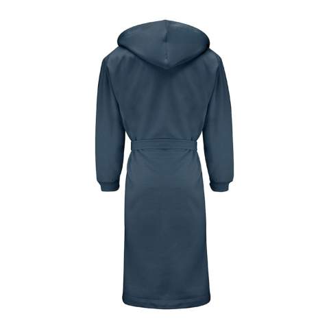 Le Badrock de Kosta Linnewäfveri en taille L/XL est sa propre variante de la robe de bain traditionnelle ! Le Badrock est une magnifique veste hybride fabriquée dans un tissu dit "collège". Le peignoir peut être porté après l'entraînement, le bain ou simplement pour se blottir dedans. Il est doté de deux poches et d'une capuche, et la ceinture à la taille n'est bien sûr pas absente. Kosta Linnewäfveri est synonyme de qualité et de longévité.