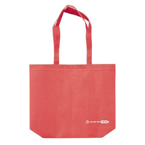 Four recycled post-consumer PET bottles have been used to make this bag. Reduce the plastic waste pile with this sustainable bag. The extra wide gusset makes this bag extra spacious.